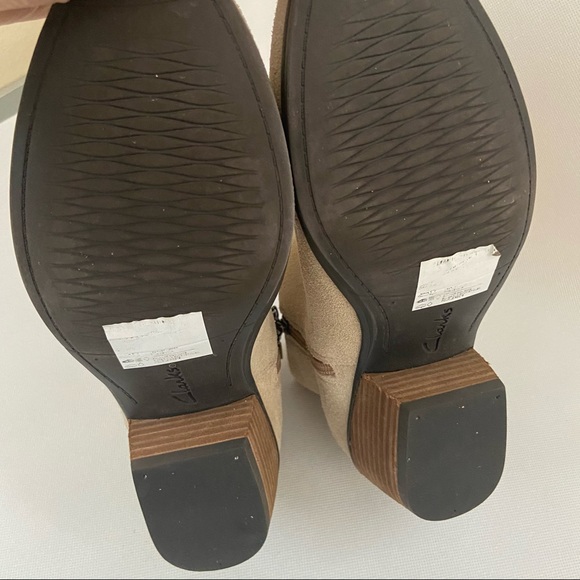 Clarks Ankle Zip Ecru/Light Color Heeled Boots - Picture 7 of 10